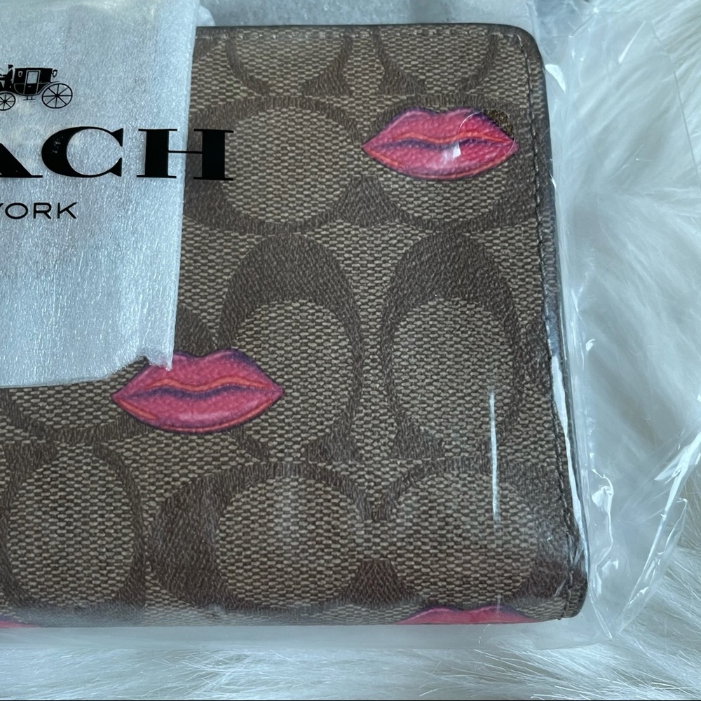 Coach Tech Phone Wallet With Lips Print - Picture 4 of 6